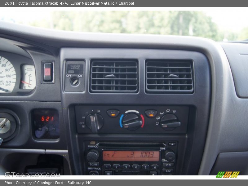 Lunar Mist Silver Metallic / Charcoal 2001 Toyota Tacoma Xtracab 4x4