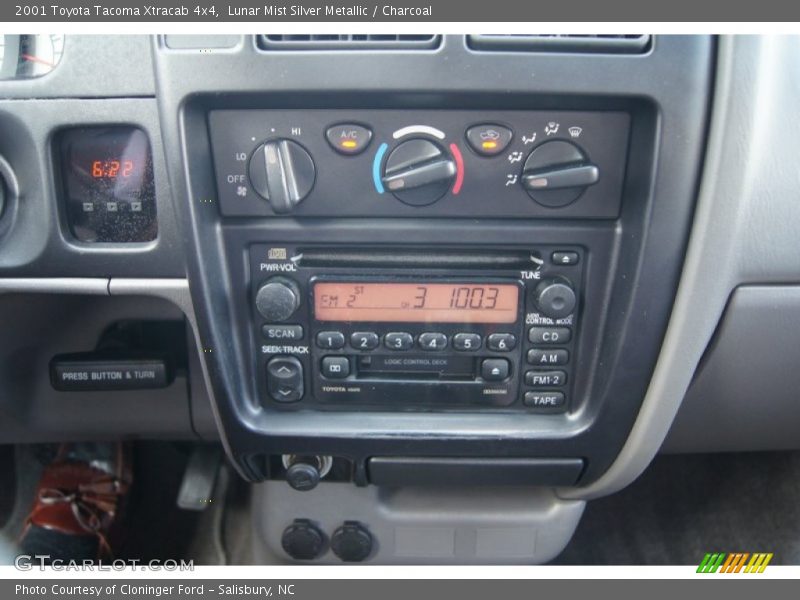 Lunar Mist Silver Metallic / Charcoal 2001 Toyota Tacoma Xtracab 4x4