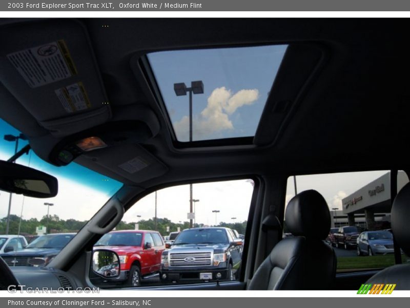 Oxford White / Medium Flint 2003 Ford Explorer Sport Trac XLT