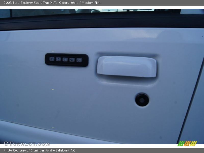Oxford White / Medium Flint 2003 Ford Explorer Sport Trac XLT
