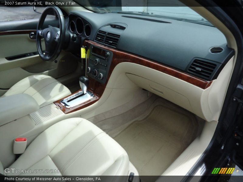 Black Onyx / Tan 2007 Saturn Aura XE
