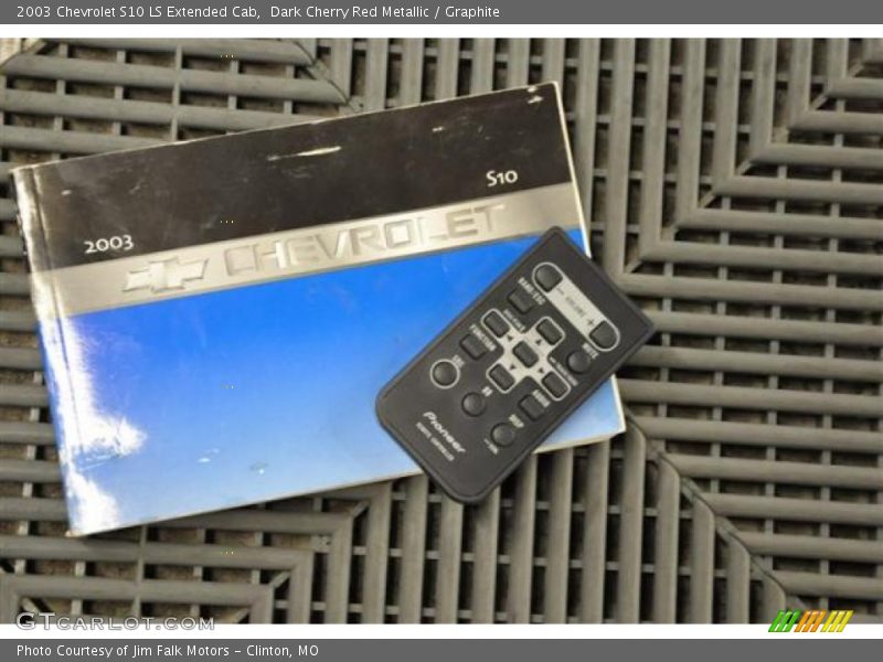 Dark Cherry Red Metallic / Graphite 2003 Chevrolet S10 LS Extended Cab