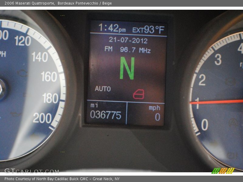 Bordeaux Pontevecchio / Beige 2006 Maserati Quattroporte