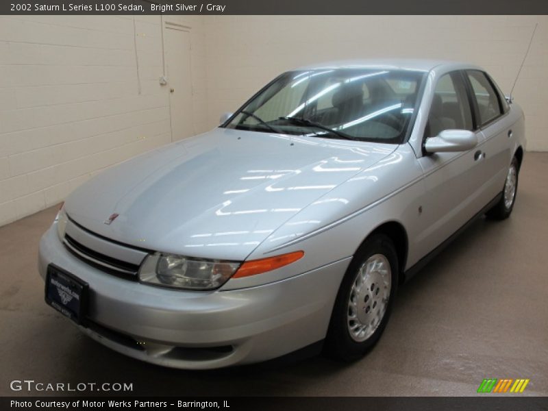 Bright Silver / Gray 2002 Saturn L Series L100 Sedan