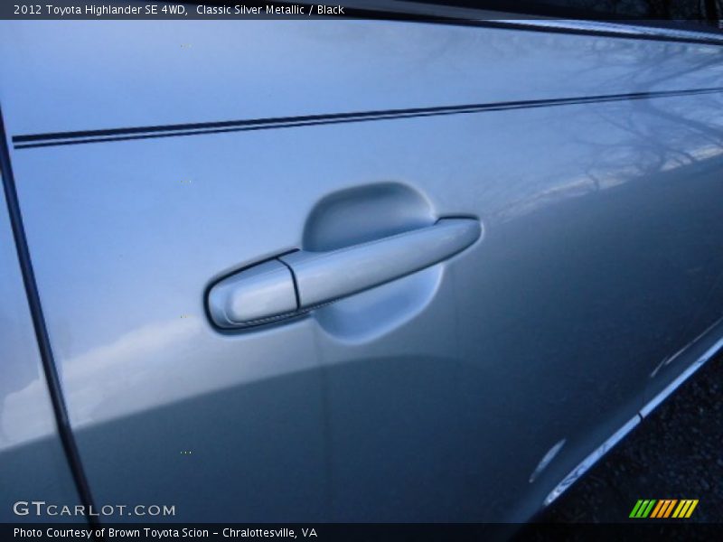 Classic Silver Metallic / Black 2012 Toyota Highlander SE 4WD