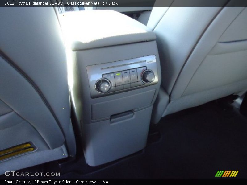 Classic Silver Metallic / Black 2012 Toyota Highlander SE 4WD