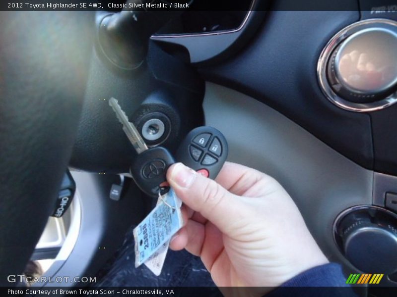 Classic Silver Metallic / Black 2012 Toyota Highlander SE 4WD