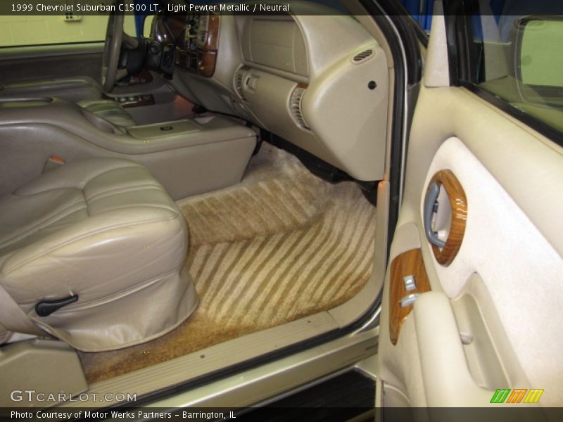 Light Pewter Metallic / Neutral 1999 Chevrolet Suburban C1500 LT