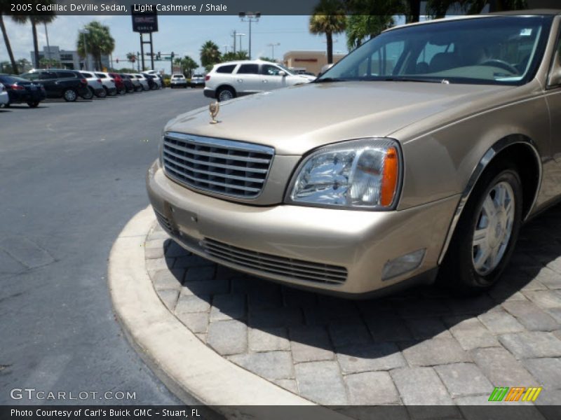 Light Cashmere / Shale 2005 Cadillac DeVille Sedan