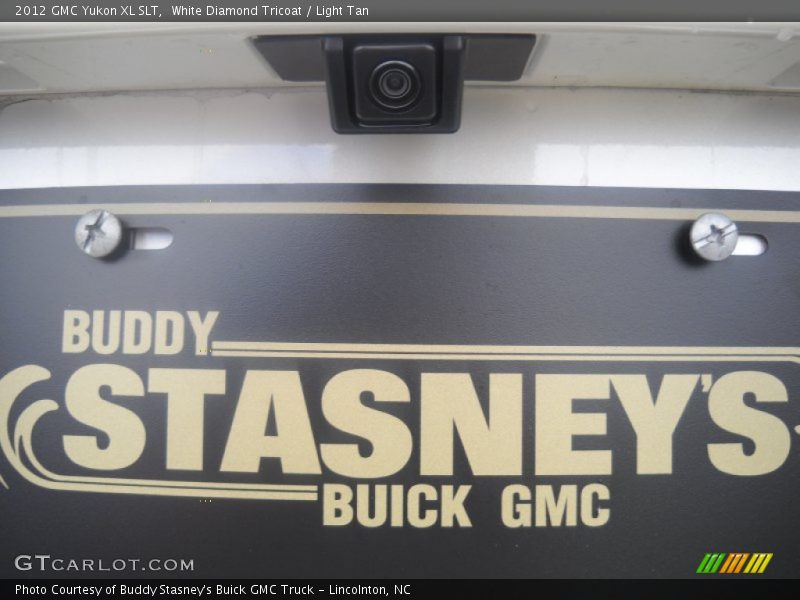 White Diamond Tricoat / Light Tan 2012 GMC Yukon XL SLT