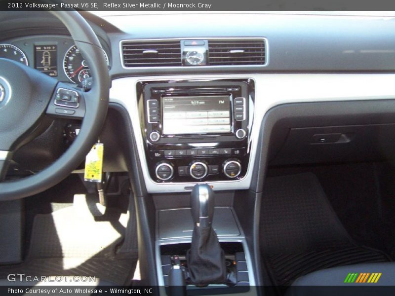 Reflex Silver Metallic / Moonrock Gray 2012 Volkswagen Passat V6 SE