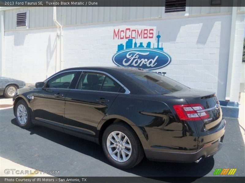 Tuxedo Black Metallic / Dune 2013 Ford Taurus SE