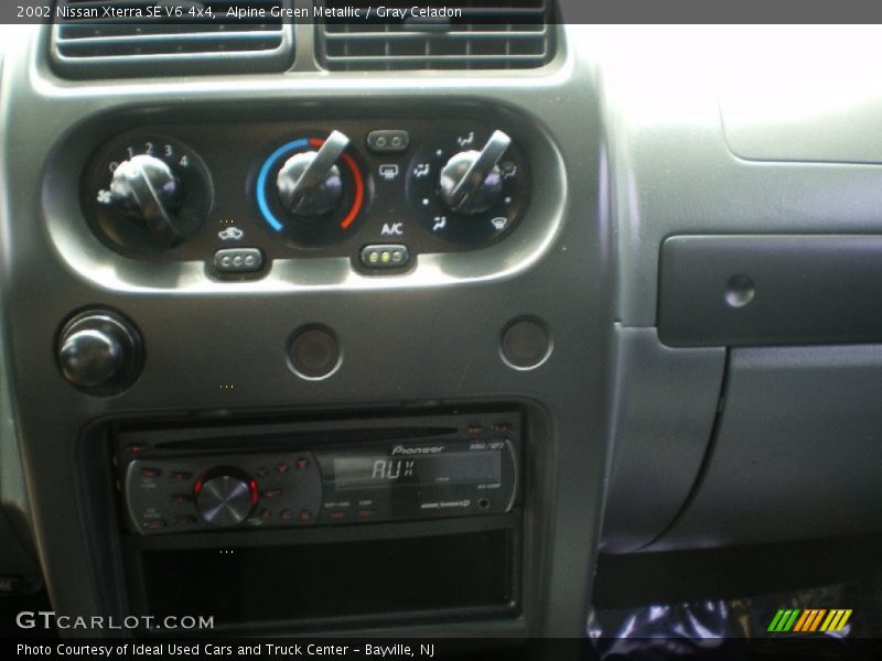 Alpine Green Metallic / Gray Celadon 2002 Nissan Xterra SE V6 4x4
