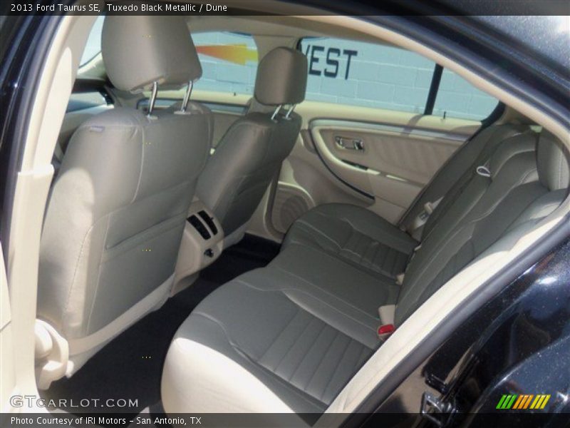 Tuxedo Black Metallic / Dune 2013 Ford Taurus SE