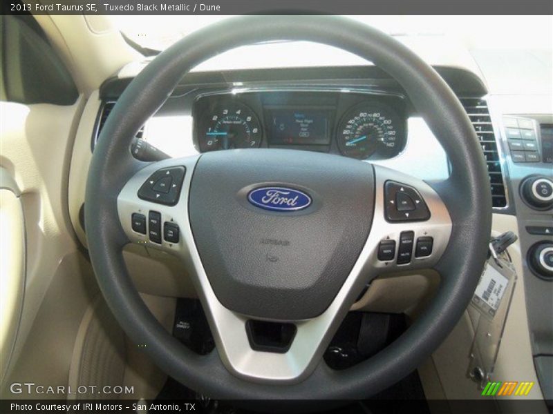 Tuxedo Black Metallic / Dune 2013 Ford Taurus SE