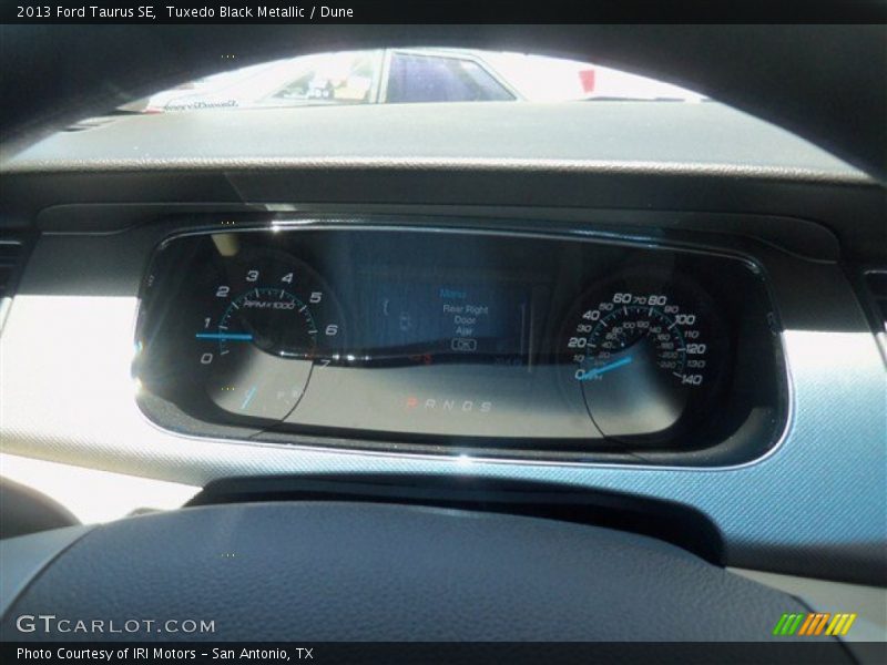 Tuxedo Black Metallic / Dune 2013 Ford Taurus SE