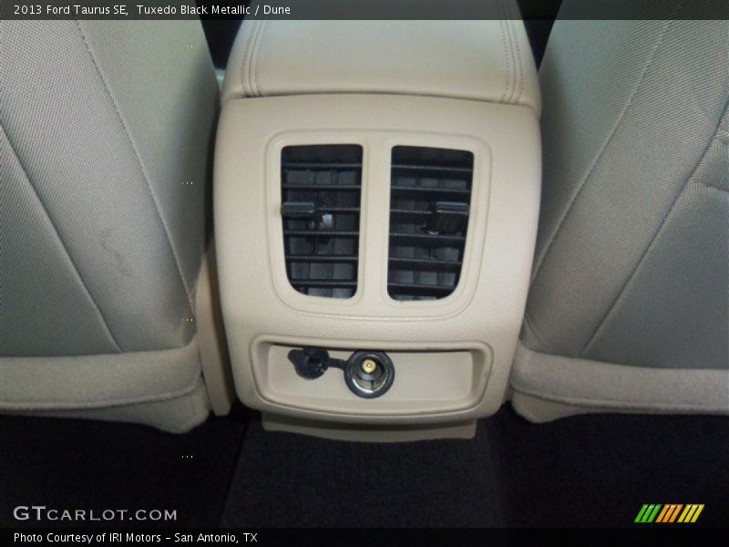 Tuxedo Black Metallic / Dune 2013 Ford Taurus SE