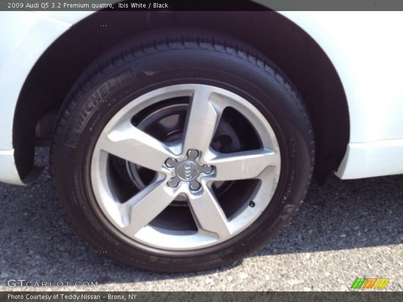 Ibis White / Black 2009 Audi Q5 3.2 Premium quattro