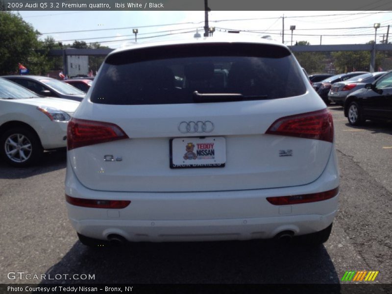 Ibis White / Black 2009 Audi Q5 3.2 Premium quattro
