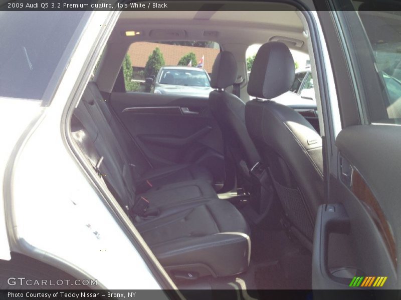 Ibis White / Black 2009 Audi Q5 3.2 Premium quattro