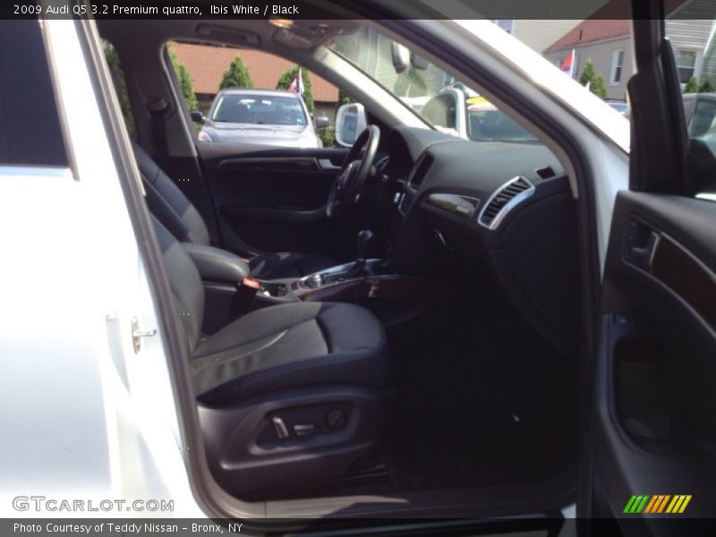Ibis White / Black 2009 Audi Q5 3.2 Premium quattro