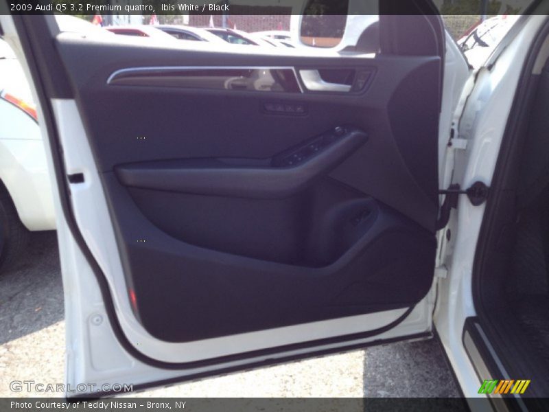 Ibis White / Black 2009 Audi Q5 3.2 Premium quattro