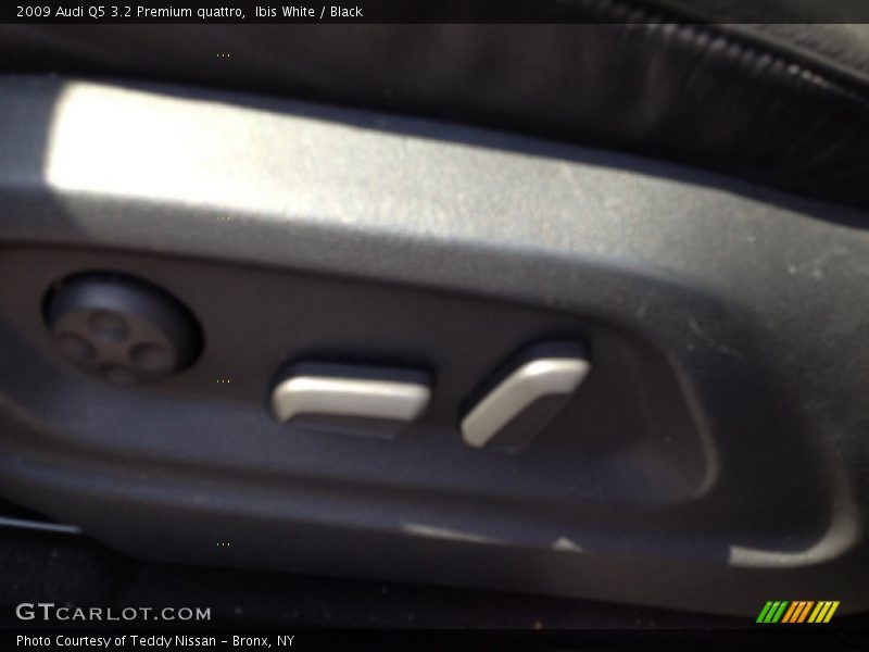 Ibis White / Black 2009 Audi Q5 3.2 Premium quattro