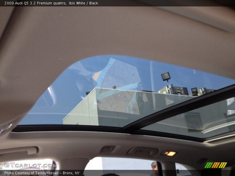 Ibis White / Black 2009 Audi Q5 3.2 Premium quattro
