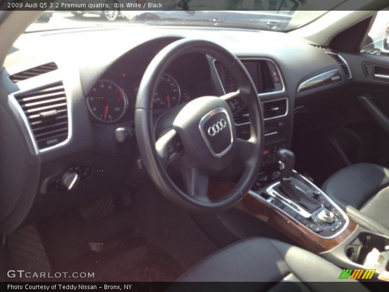 Ibis White / Black 2009 Audi Q5 3.2 Premium quattro