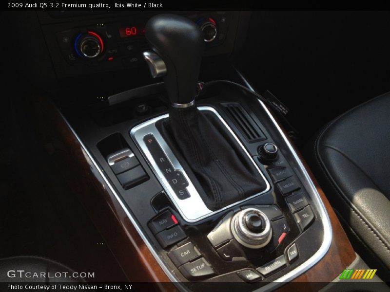 Ibis White / Black 2009 Audi Q5 3.2 Premium quattro