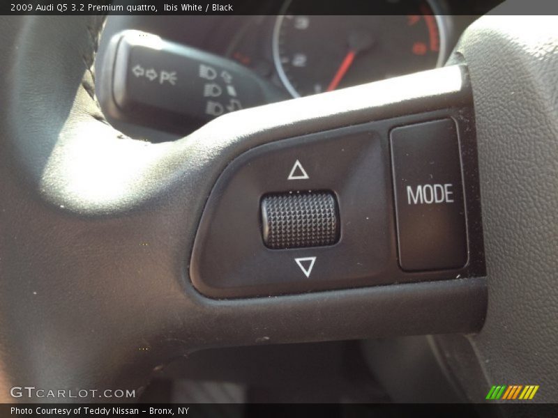 Ibis White / Black 2009 Audi Q5 3.2 Premium quattro