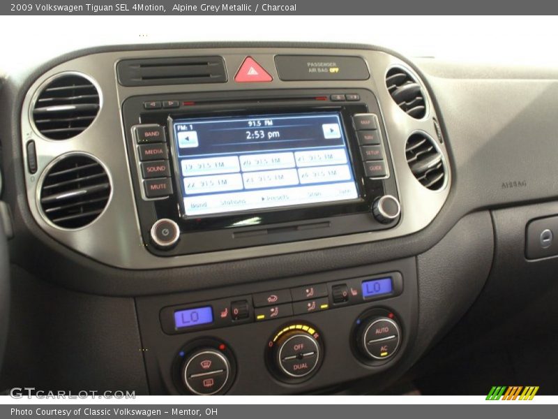 Controls of 2009 Tiguan SEL 4Motion