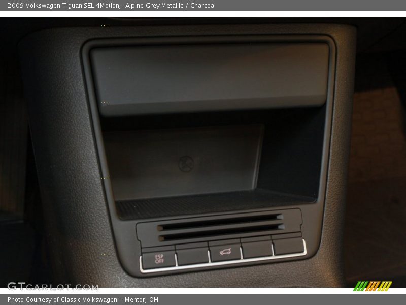Controls of 2009 Tiguan SEL 4Motion