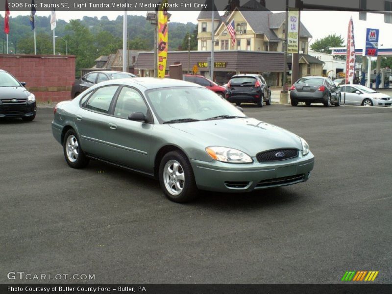 Light Tundra Metallic / Medium/Dark Flint Grey 2006 Ford Taurus SE