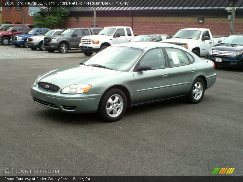 Front 3/4 View of 2006 Taurus SE
