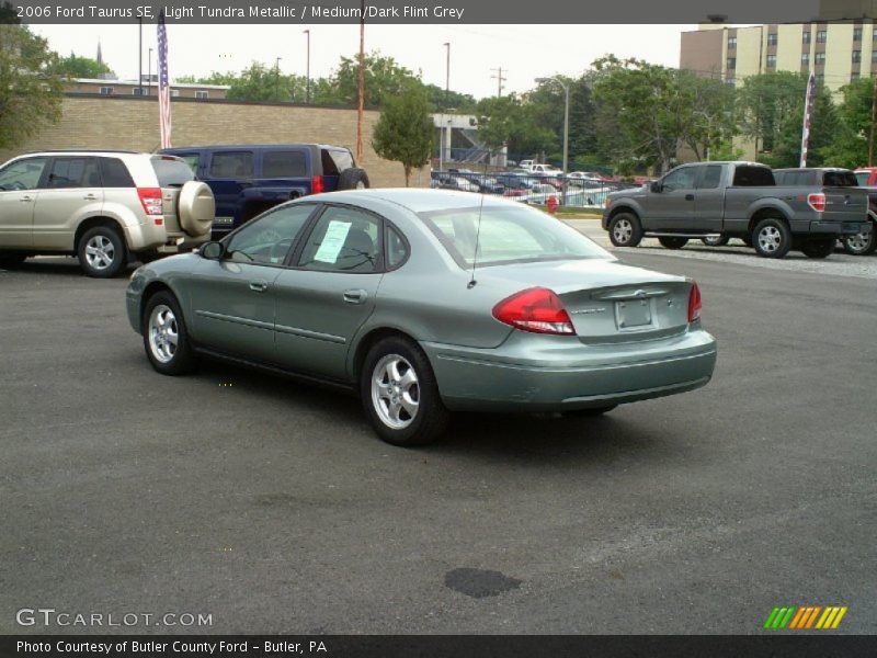 Light Tundra Metallic / Medium/Dark Flint Grey 2006 Ford Taurus SE