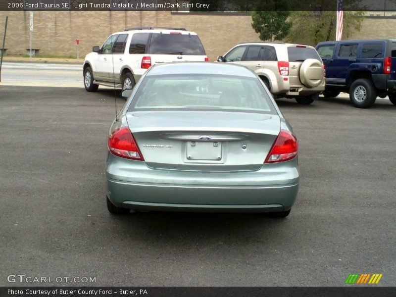 Light Tundra Metallic / Medium/Dark Flint Grey 2006 Ford Taurus SE