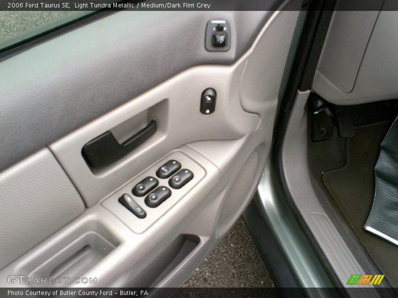 Light Tundra Metallic / Medium/Dark Flint Grey 2006 Ford Taurus SE