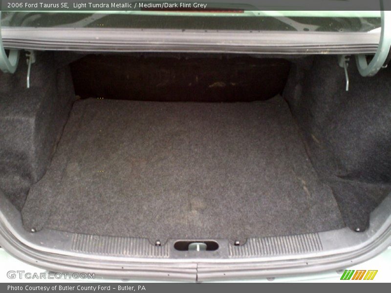  2006 Taurus SE Trunk