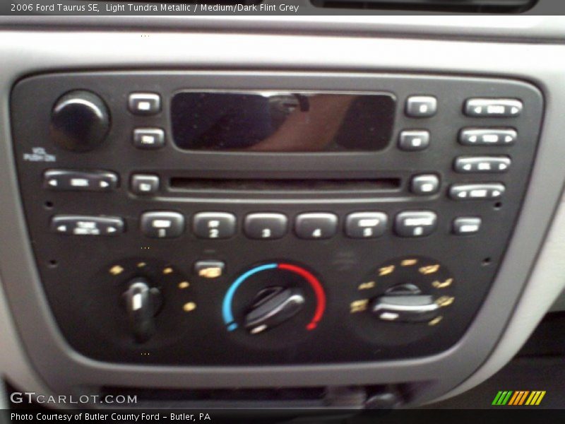 Light Tundra Metallic / Medium/Dark Flint Grey 2006 Ford Taurus SE