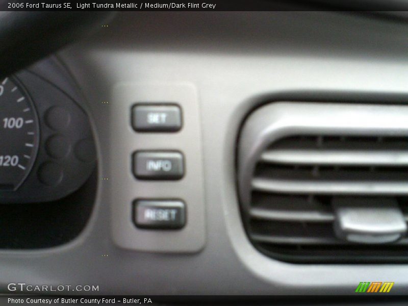 Light Tundra Metallic / Medium/Dark Flint Grey 2006 Ford Taurus SE