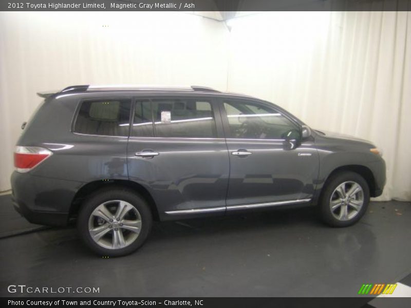 Magnetic Gray Metallic / Ash 2012 Toyota Highlander Limited