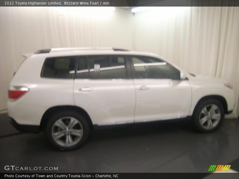 Blizzard White Pearl / Ash 2012 Toyota Highlander Limited