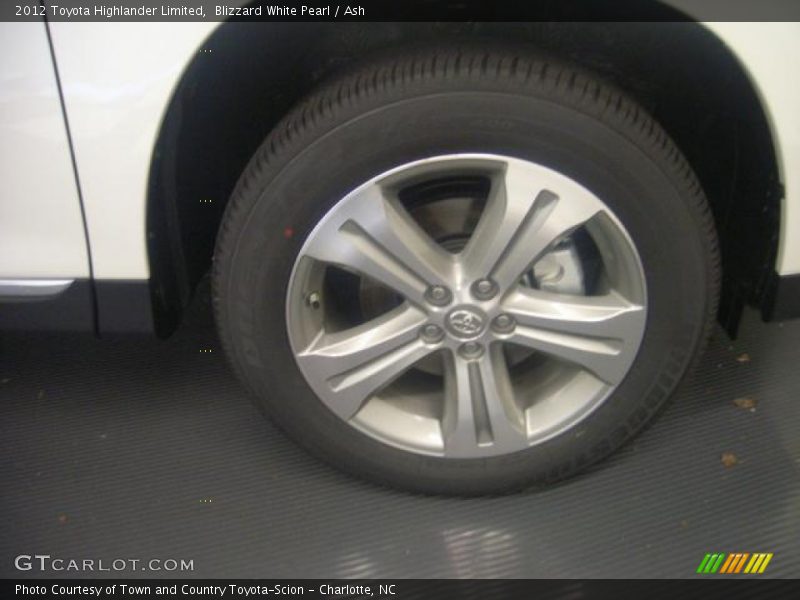 Blizzard White Pearl / Ash 2012 Toyota Highlander Limited