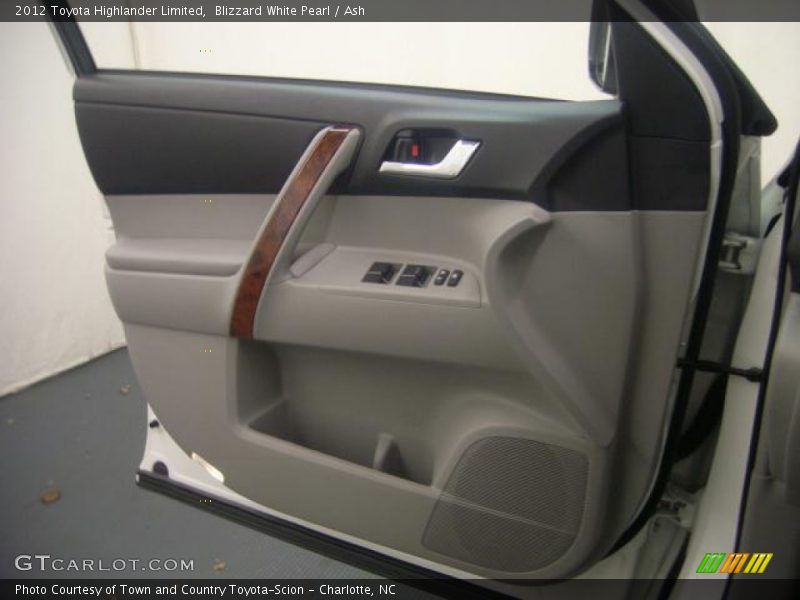 Blizzard White Pearl / Ash 2012 Toyota Highlander Limited
