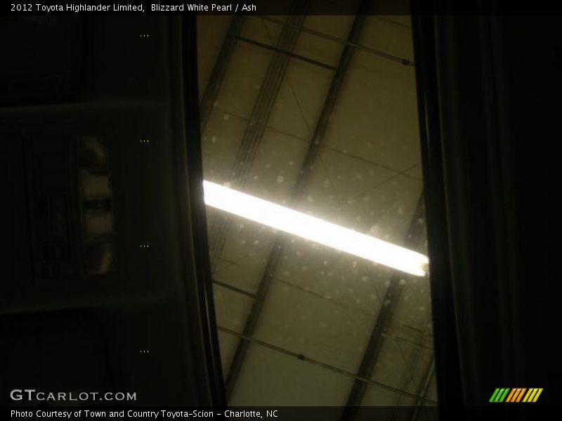 Blizzard White Pearl / Ash 2012 Toyota Highlander Limited