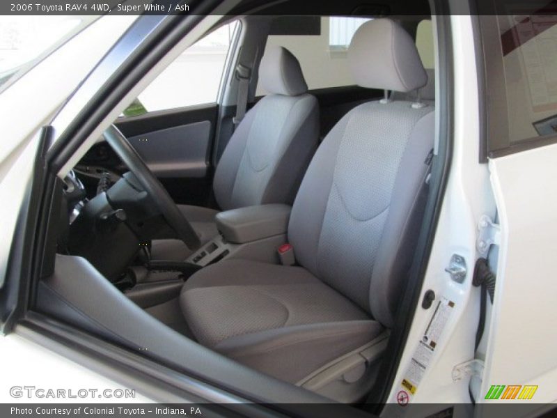 Super White / Ash 2006 Toyota RAV4 4WD