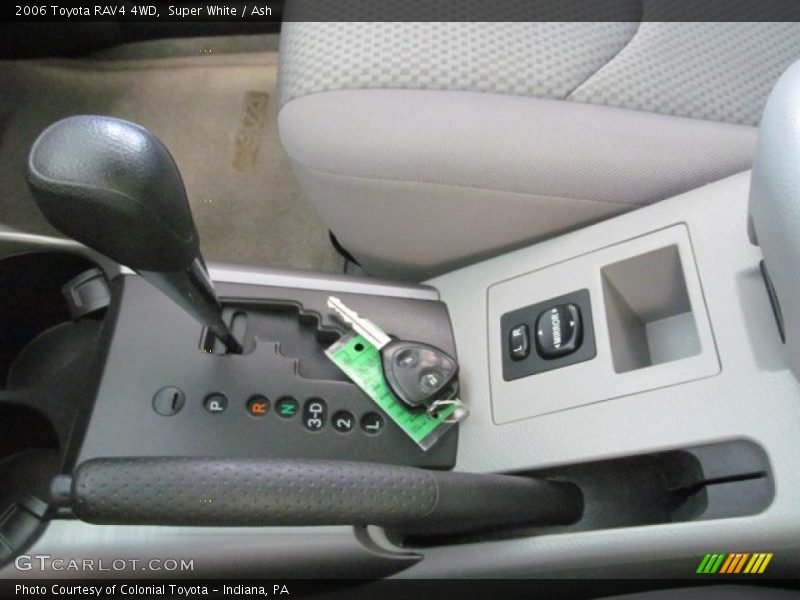 Super White / Ash 2006 Toyota RAV4 4WD
