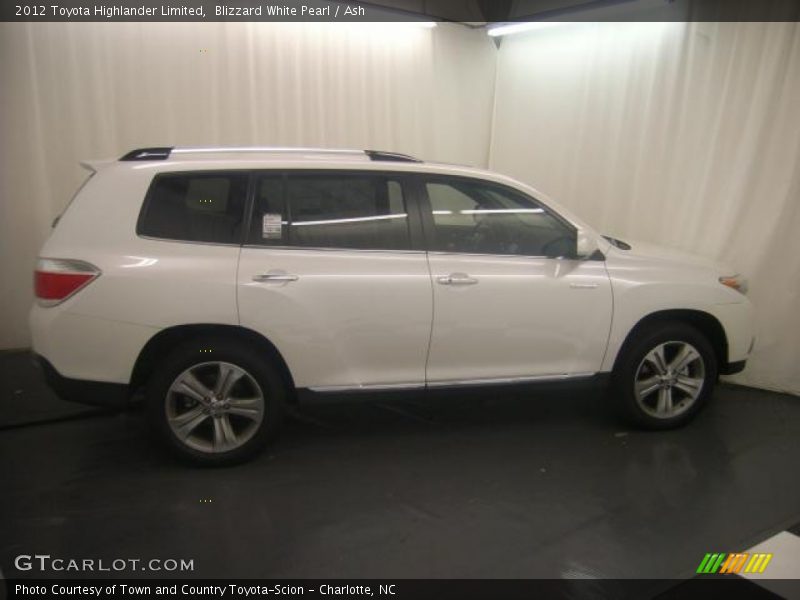Blizzard White Pearl / Ash 2012 Toyota Highlander Limited