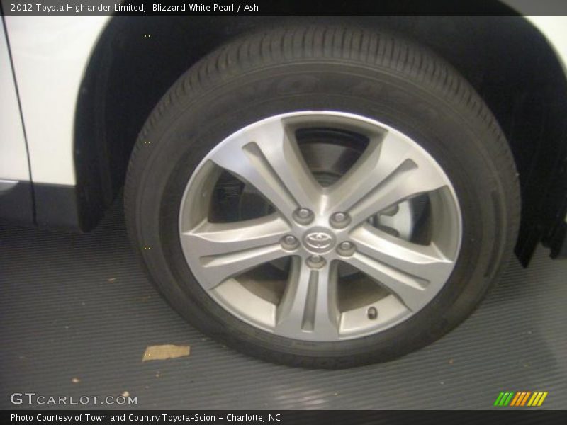 Blizzard White Pearl / Ash 2012 Toyota Highlander Limited